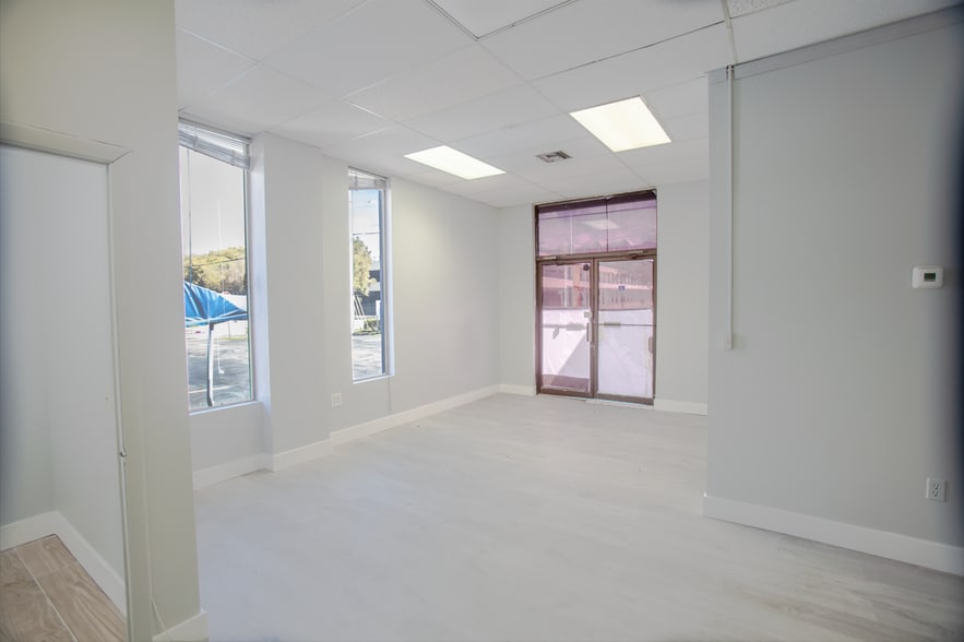 More Photos Of 16350 NE 12th Ave, North Miami Beach General Retail For Lease