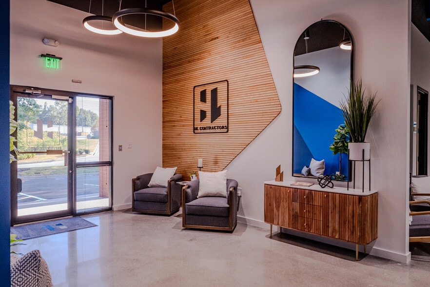More Photos Of 403 Swanson Dr, Lawrenceville Flex For Lease
