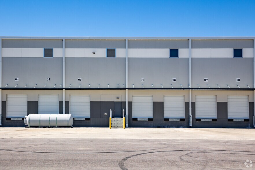 More Photos Of 2901 SW 60th Ave, Ocala Unknown For Lease