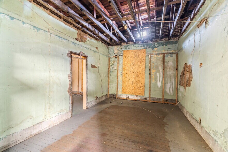 More Photos Of 824 Tennessee Ave, Etowah Storefront Retail Office For Sale