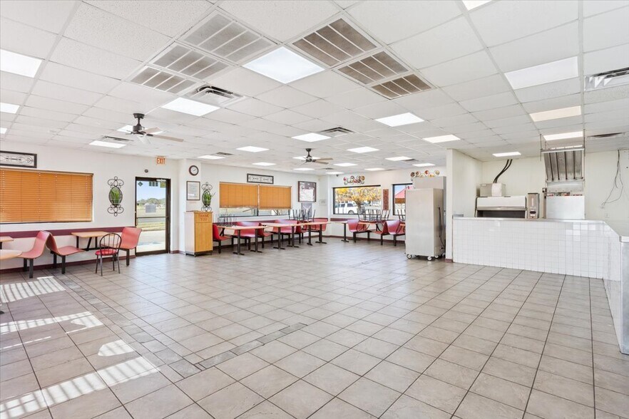 More Photos Of 912 N 38th St, Killeen General Retail For Sale