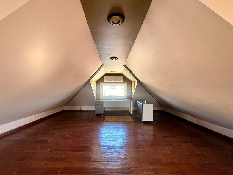 More Photos Of 10 3rd St, Rosedale Land For Lease