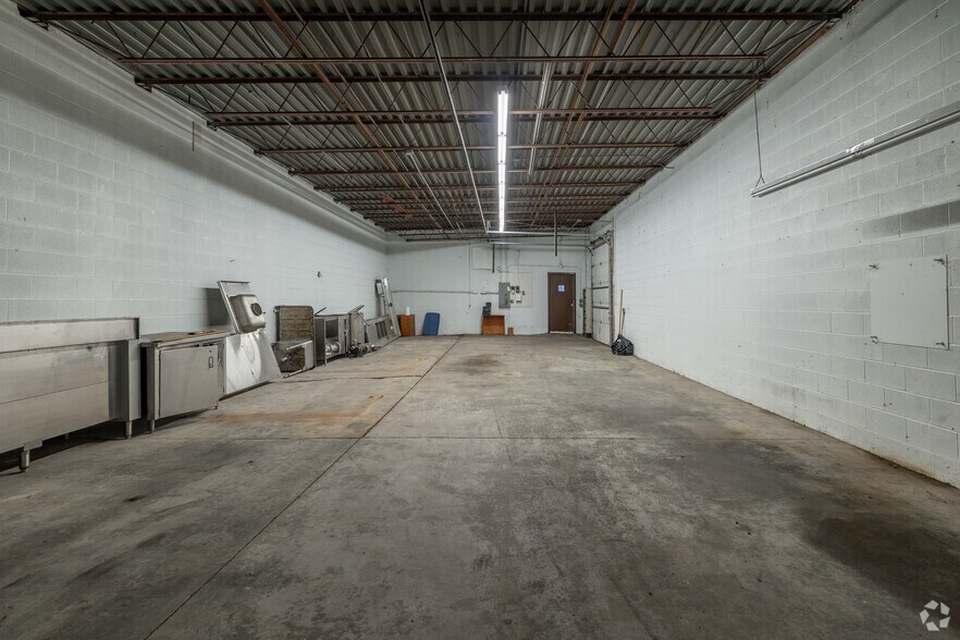 More Photos Of 1045 Eagon St, Barberton Manufacturing For Sale