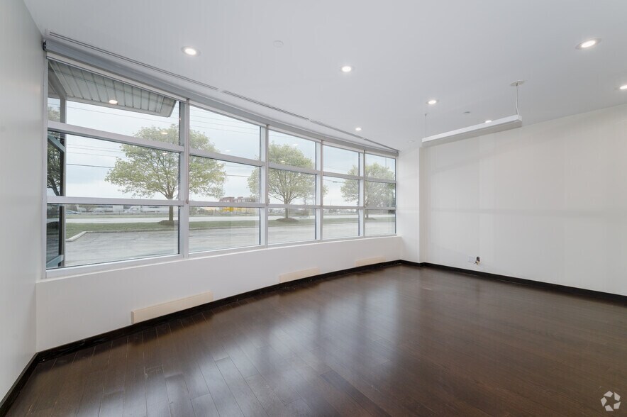 More Photos Of 2351 Upper Middle Rd E, Oakville Warehouse For Lease