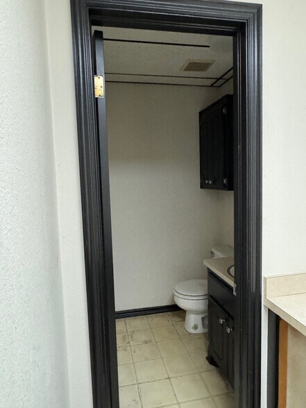 More Photos Of 101 SE 4th St, Moore Office For Lease