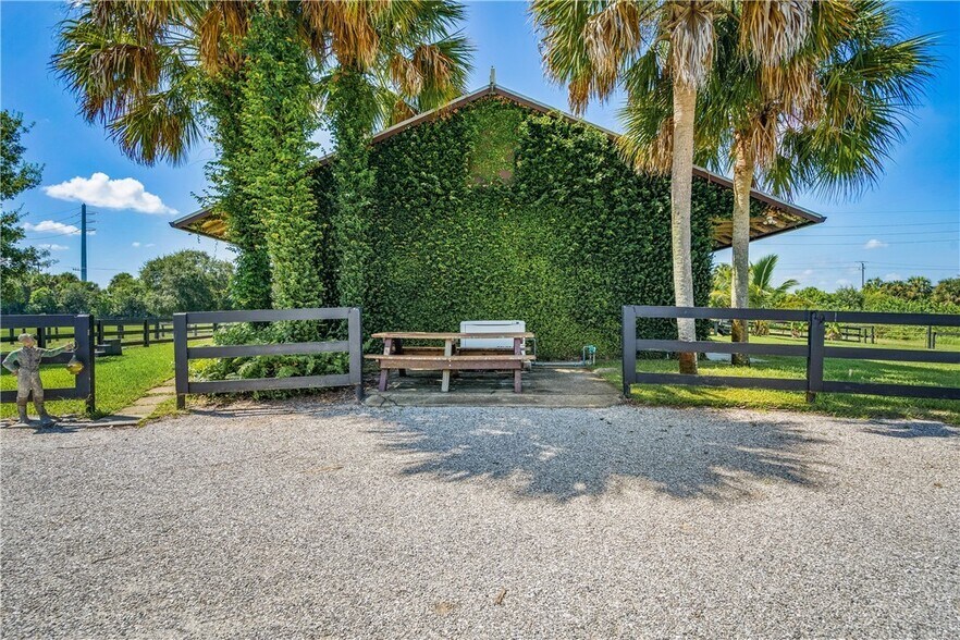 More Photos Of 455 74th Ave, Vero Beach Horse Stables For Sale