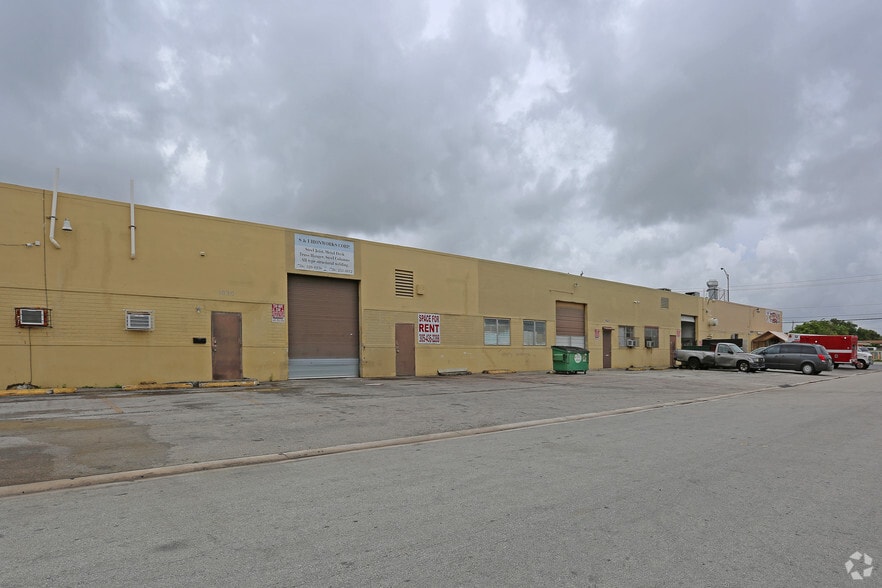 More Photos Of 1010-1060 E 32nd St, Hialeah Manufacturing For Lease