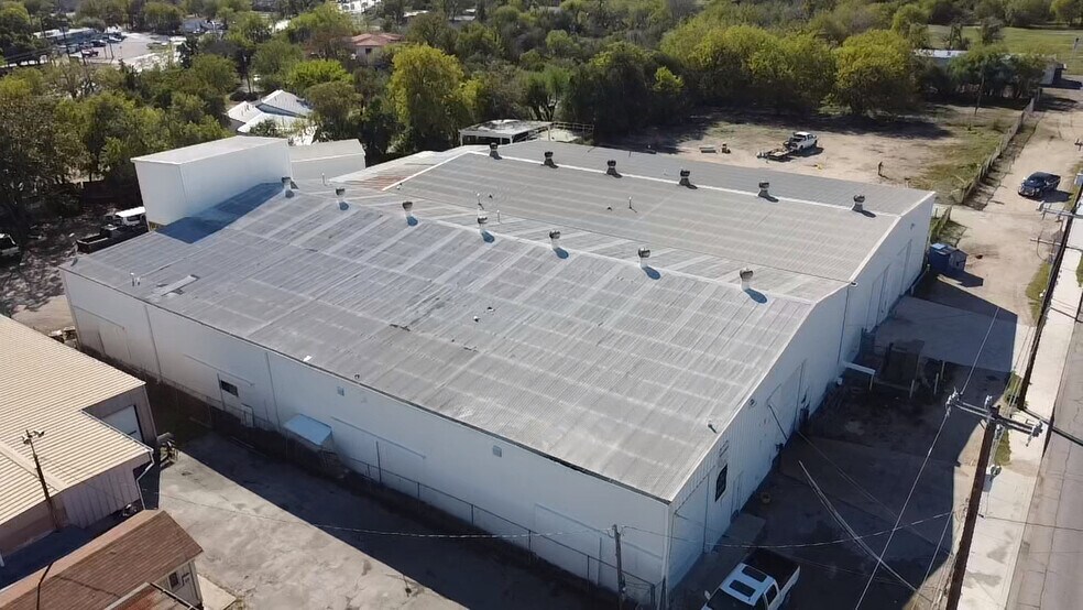More Photos Of 2833 Roosevelt Ave, San Antonio Warehouse For Sale