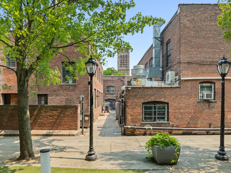 More Photos Of 942 Chapel St, New Haven Office For Sale