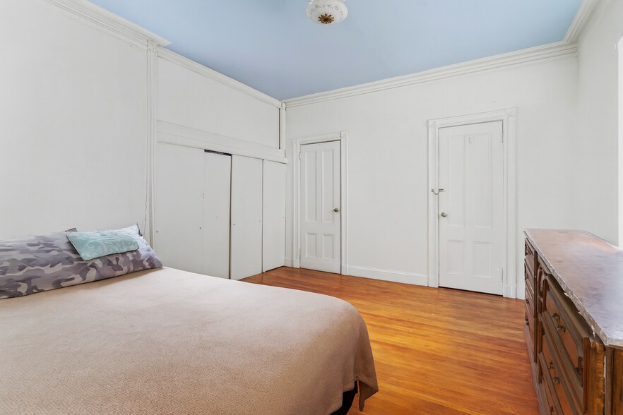 More Photos Of 350 E 193rd St, Bronx Apartments For Sale