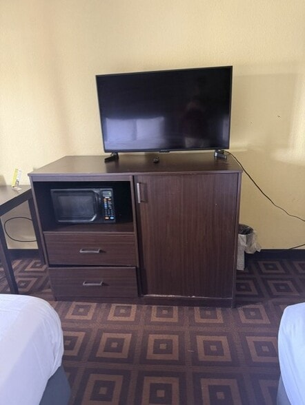 More Photos Of 1405 N 1st St, Yakima Hotel For Sale