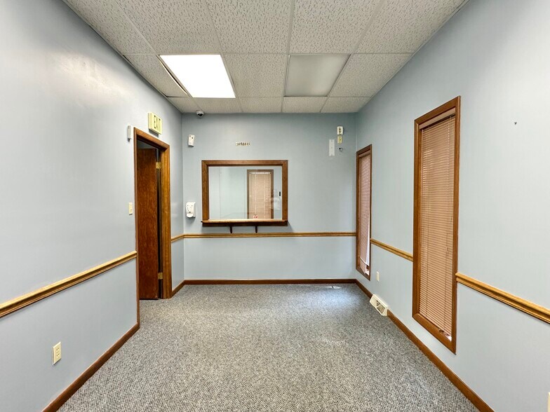 More Photos Of 3445-3449 Ridge Rd, Highland Office For Lease