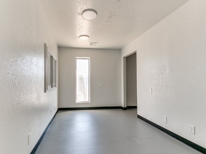 More Photos Of 7030 W Wilshire Blvd, Oklahoma City Storefront Retail Office For Lease