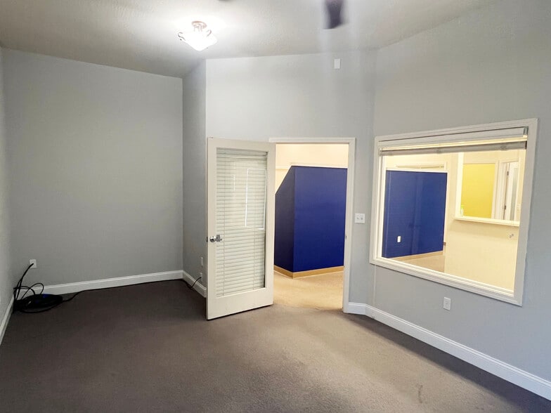 More Photos Of 2220 Pear St, Pinole Office For Lease