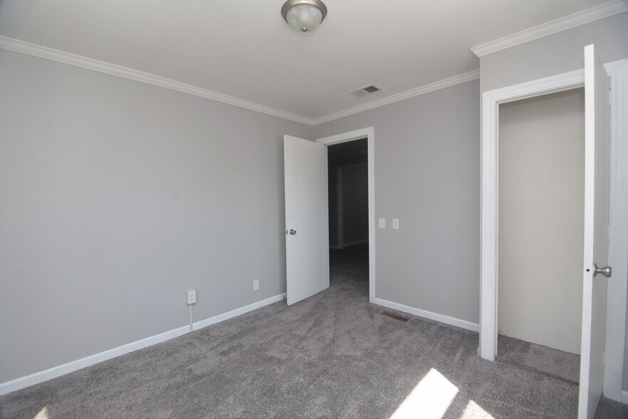 More Photos Of 124 3rd Ave W, Milan Office For Sale