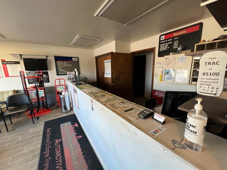 More Photos Of 410 E Chatham St, Metamora Industrial For Sale