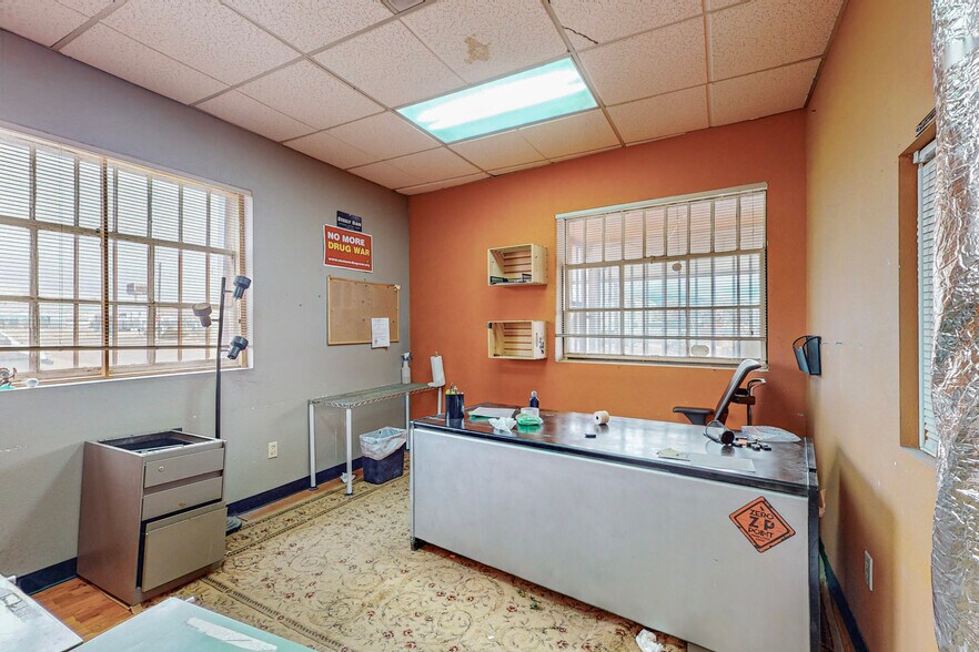 More Photos Of 1823 Commercial St NE, Albuquerque Warehouse For Sale