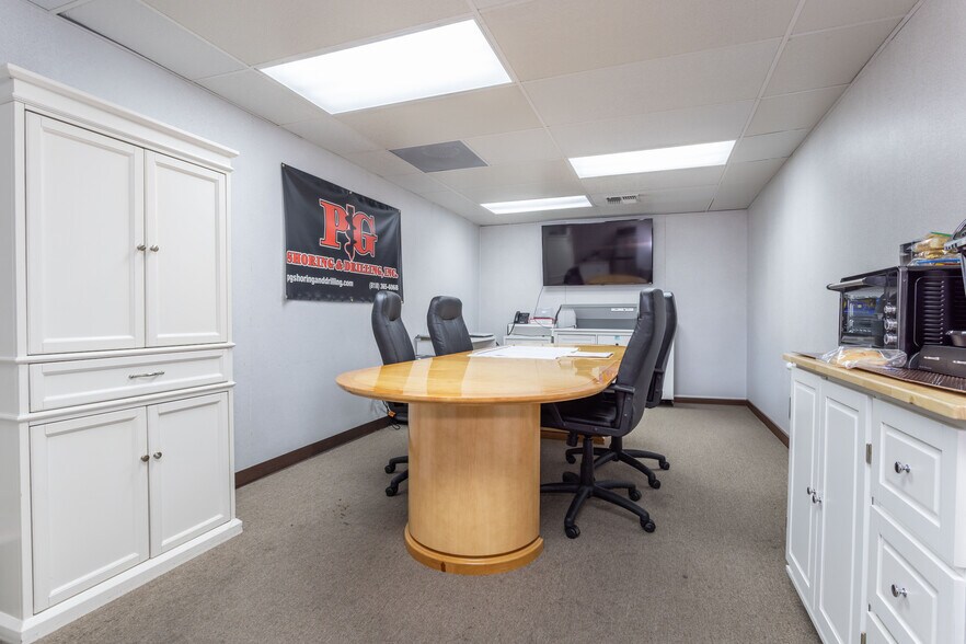 More Photos Of 669 Arroyo St, San Fernando Manufacturing For Sale