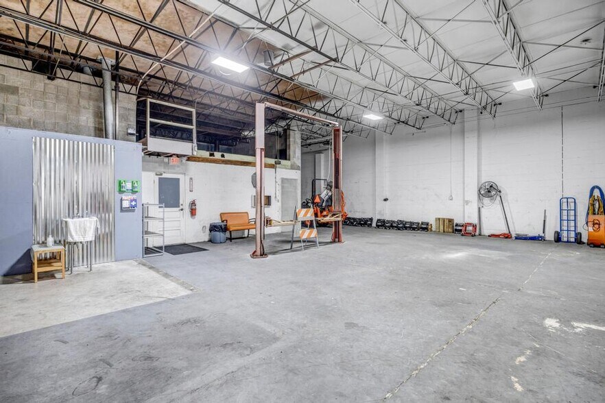 More Photos Of 931 N Liberty St, Jacksonville Warehouse For Sale