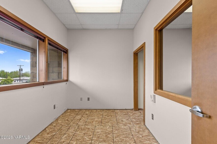 More Photos Of 303 S 12th Ave, Yakima Medical For Sale
