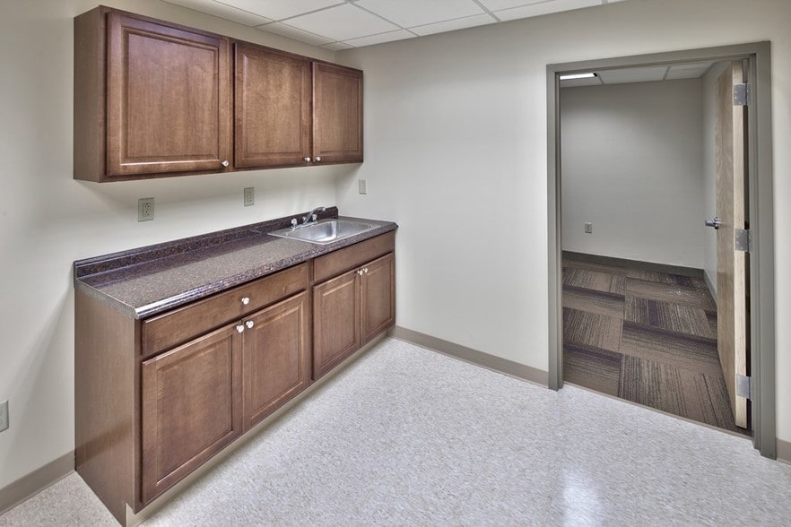 More Photos Of 1580 Elmwood Ave, Rochester Medical For Lease