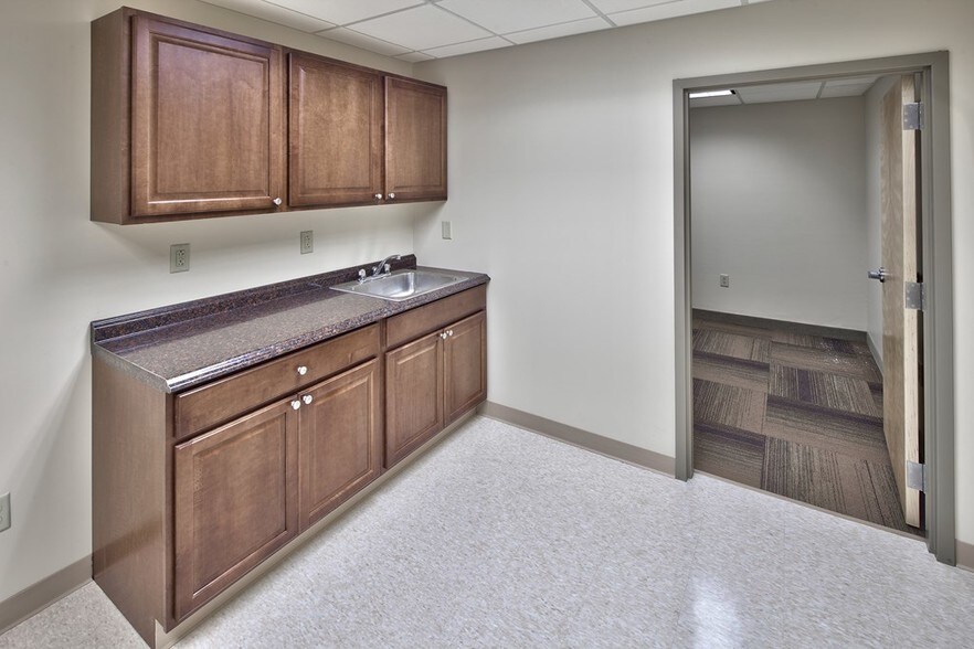 More Photos Of 1580 Elmwood Ave, Rochester Medical For Lease