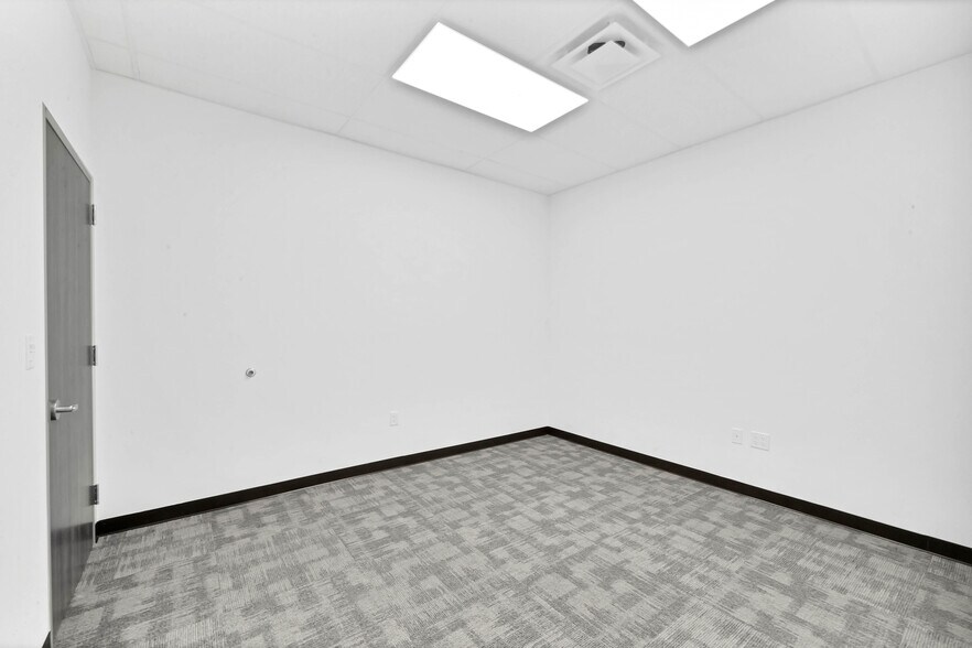 More Photos Of 12280 Broadway St, Pearland Office For Sale