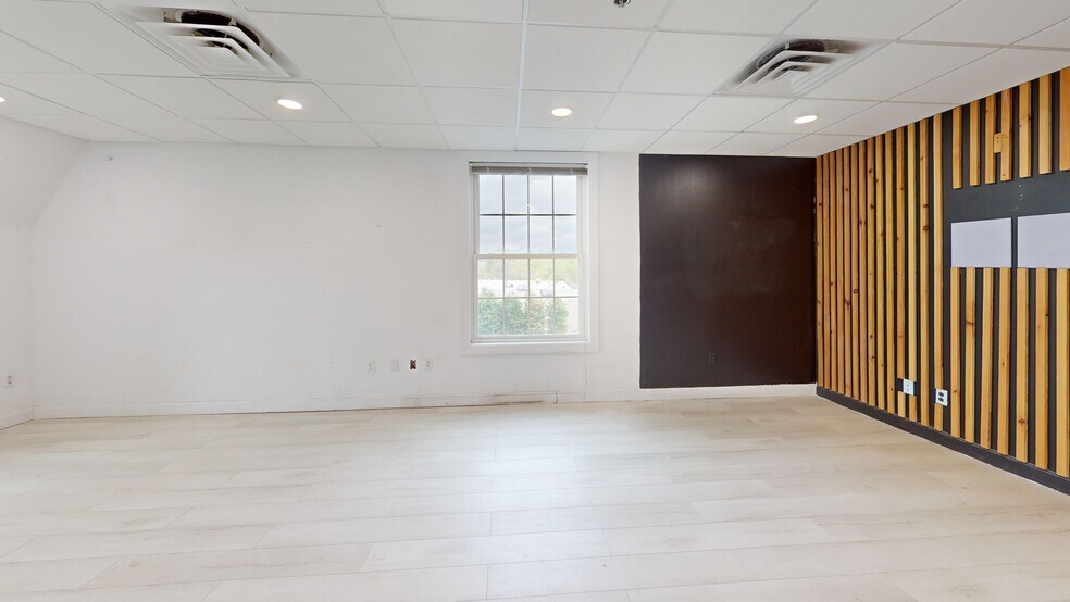 More Photos Of 8 Cedar St, Woburn Medical For Sale