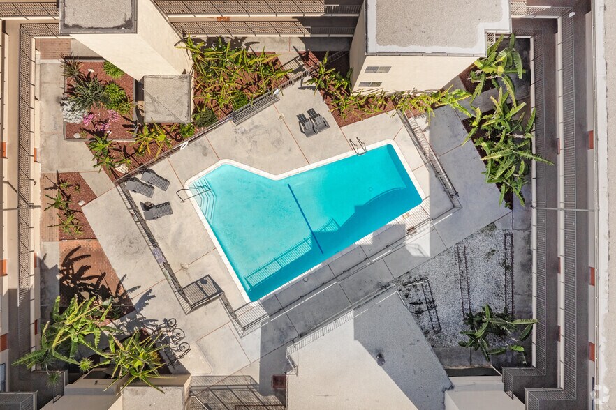More Photos Of 2700 Ellendale Pl, Los Angeles Apartments For Sale