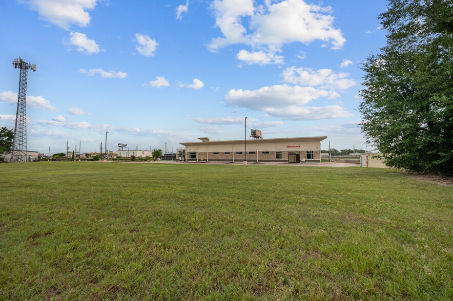 More Photos Of 1207 N Houston Ave, Humble Healthcare For Sale