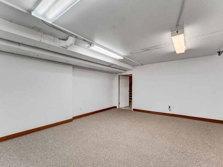 More Photos Of 622 3 St SE, Medicine Hat General Retail For Lease