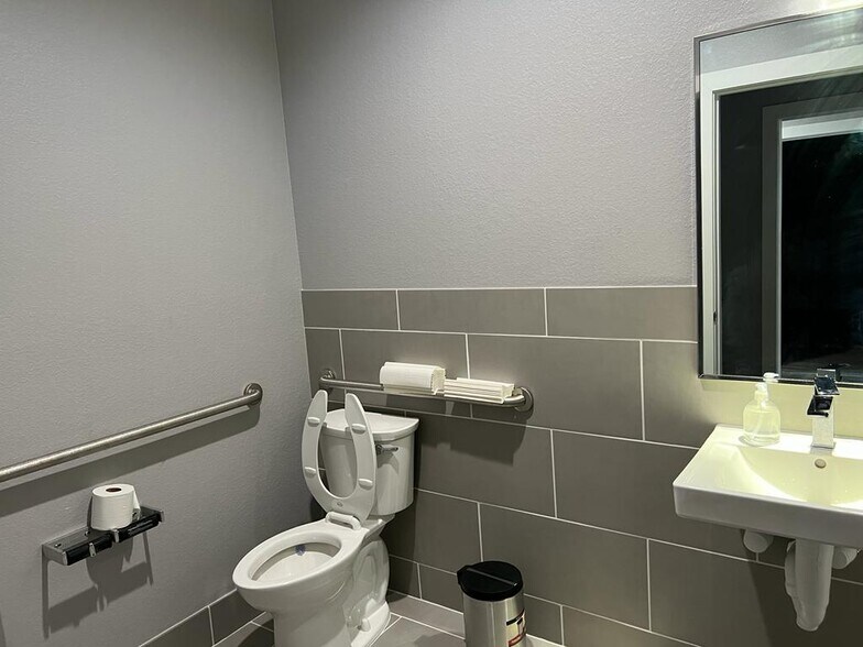 More Photos Of 800 Bonaventure Way, Sugar Land Medical For Sale