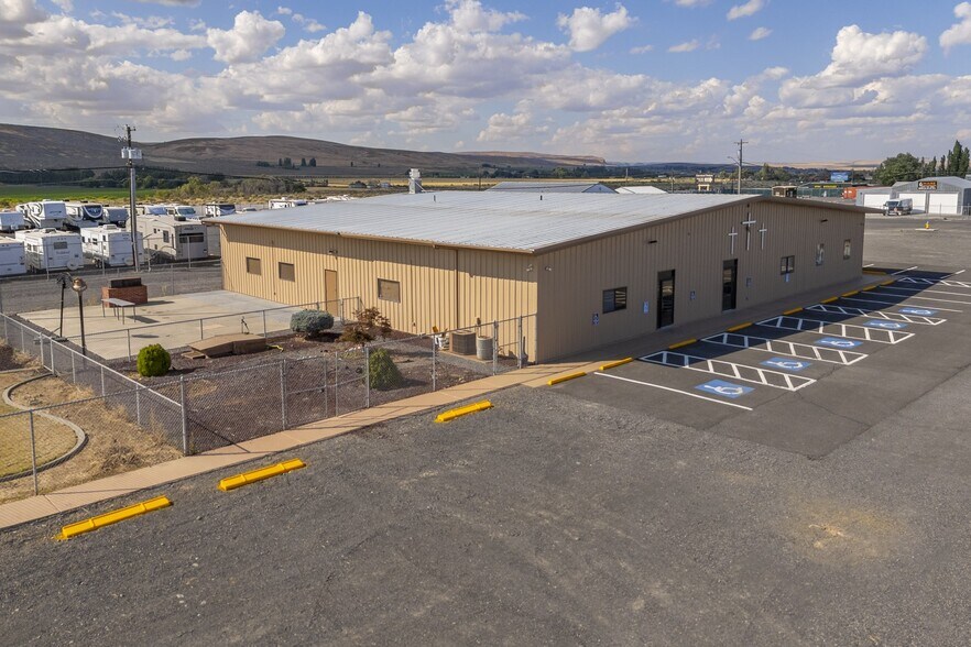 More Photos Of 140 14th Ave NW, Ephrata Flex For Sale