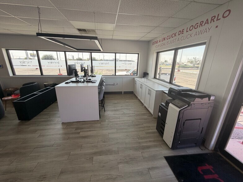 More Photos Of 3818 W Wall St, Midland Freestanding For Lease