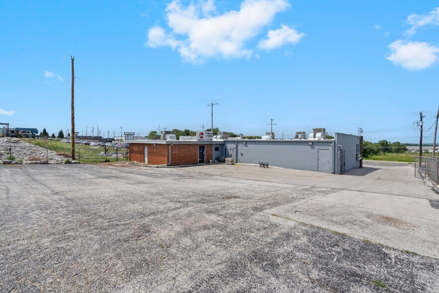 More Photos Of 2752 E Kearney St, Springfield Freestanding For Sale