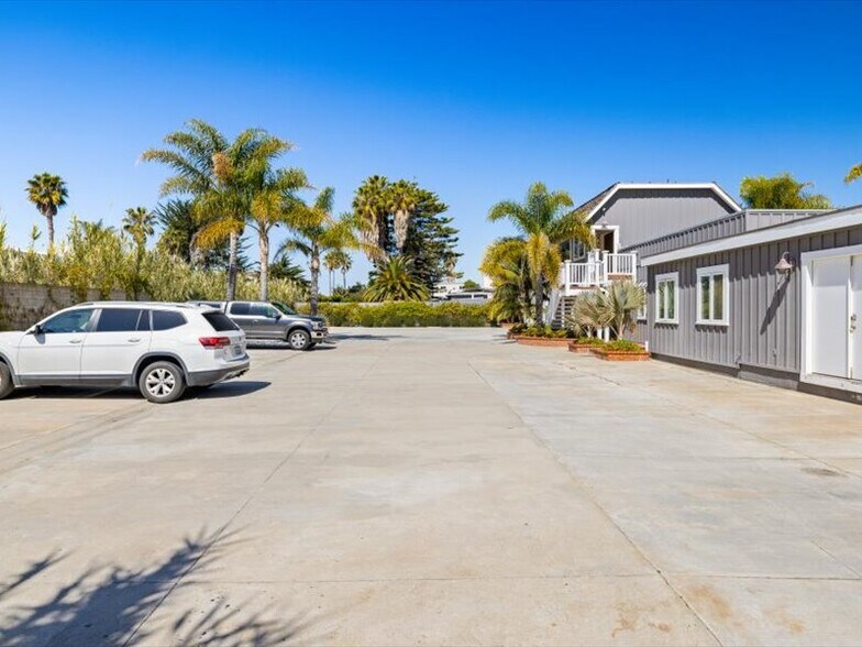 More Photos Of 3823 Santa Claus Ln, Carpinteria Restaurant For Sale