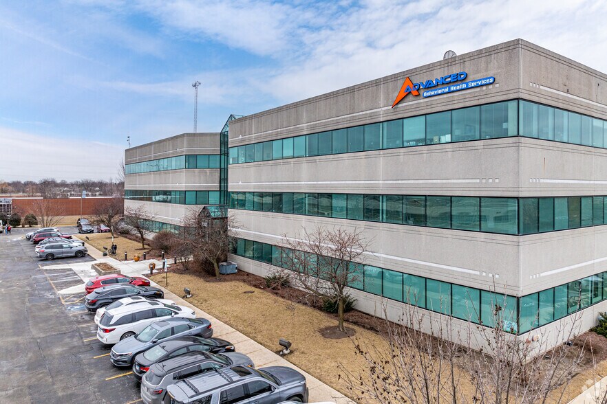 More Photos Of 1952 Mcdowell Rd, Naperville Business Park For Lease