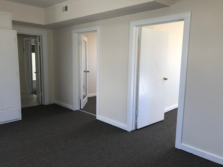 More Photos Of 109 Chestnut St, Santa Rosa Warehouse For Sale