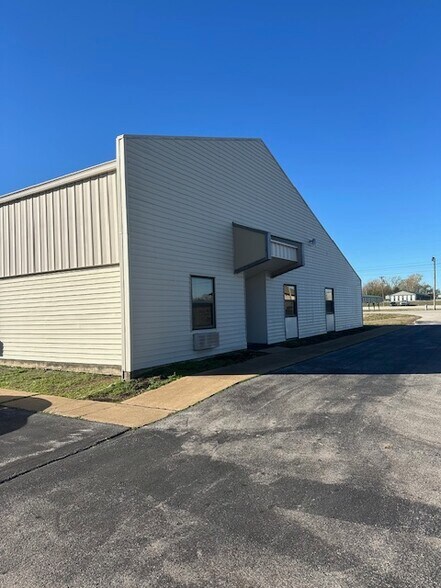 More Photos Of 3802 S Santa Fe Ave, Chanute Medical For Sale