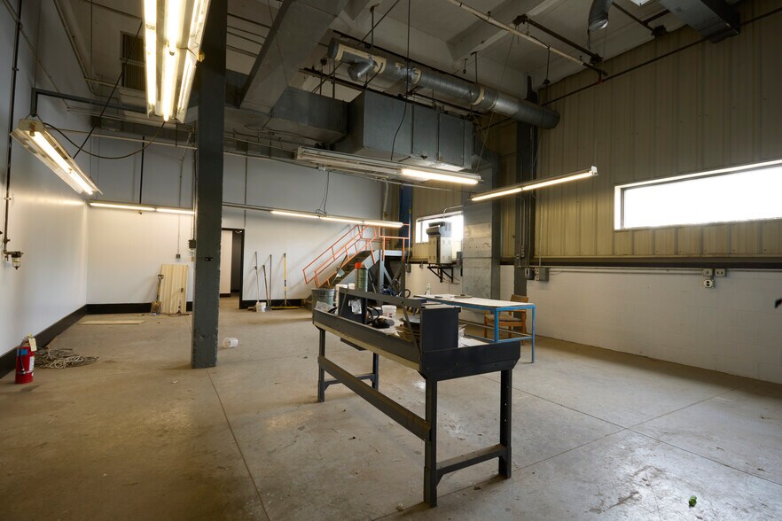 More Photos Of 51 Hayes Pl, Buffalo Industrial For Lease