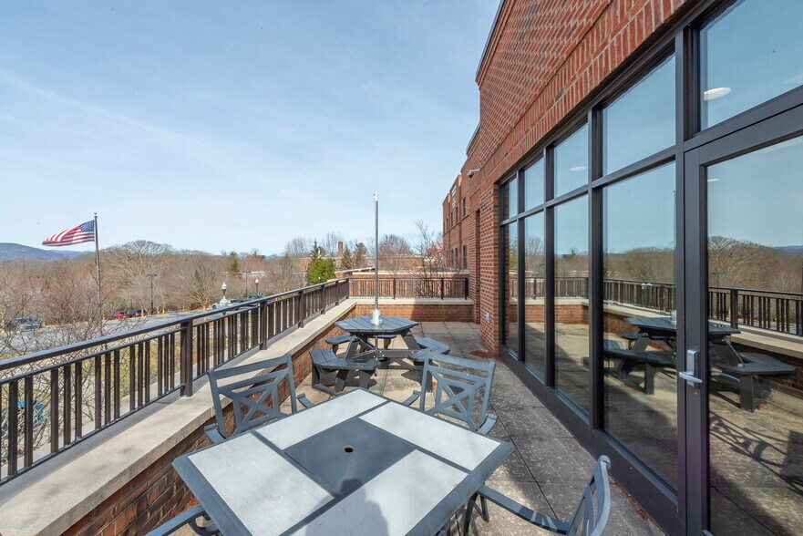 More Photos Of 36 Montford Ave, Asheville Office For Sale