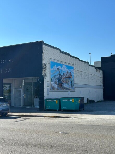 More Photos Of 102 N Meridian, Puyallup Storefront Retail Office For Lease