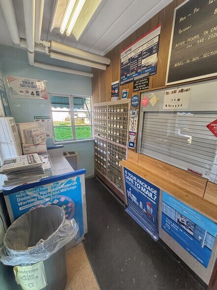 More Photos Of 105 W Cross St, Palestine Storefront Retail Residential For Sale