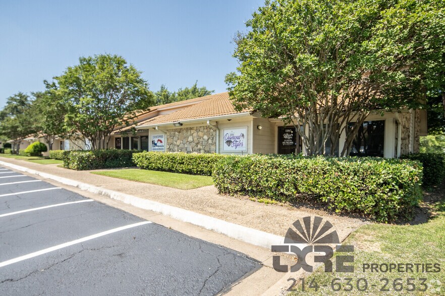 More Photos Of 1116-1126 W Pioneer Pky, Arlington Unknown For Lease
