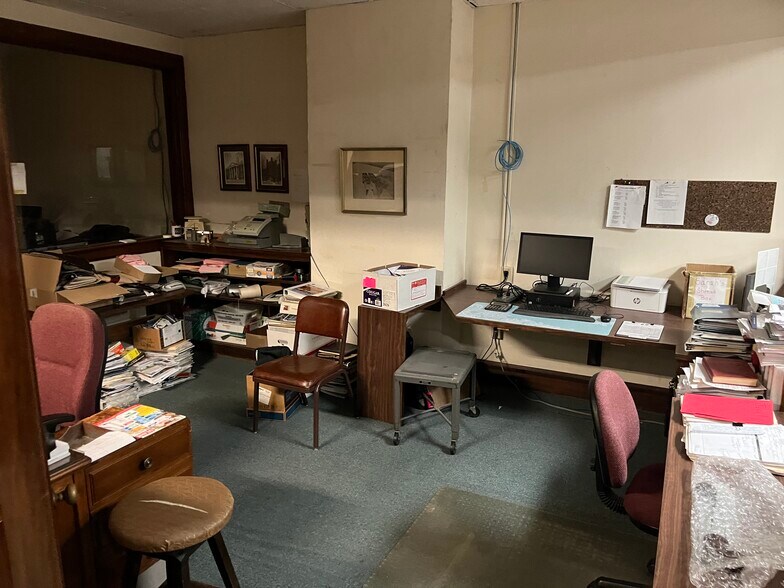 More Photos Of 740 8th Ave, Huntington Warehouse For Lease