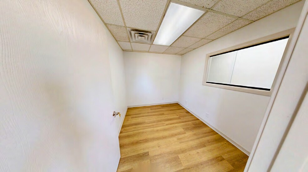 More Photos Of 153 W County Line Rd, Springdale Warehouse For Lease