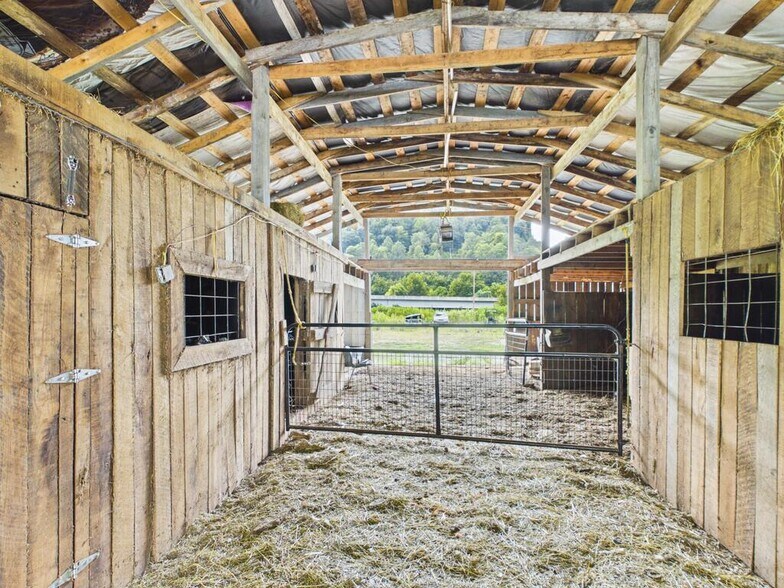 More Photos Of 8031 Ky Route 122, Minnie Warehouse For Sale