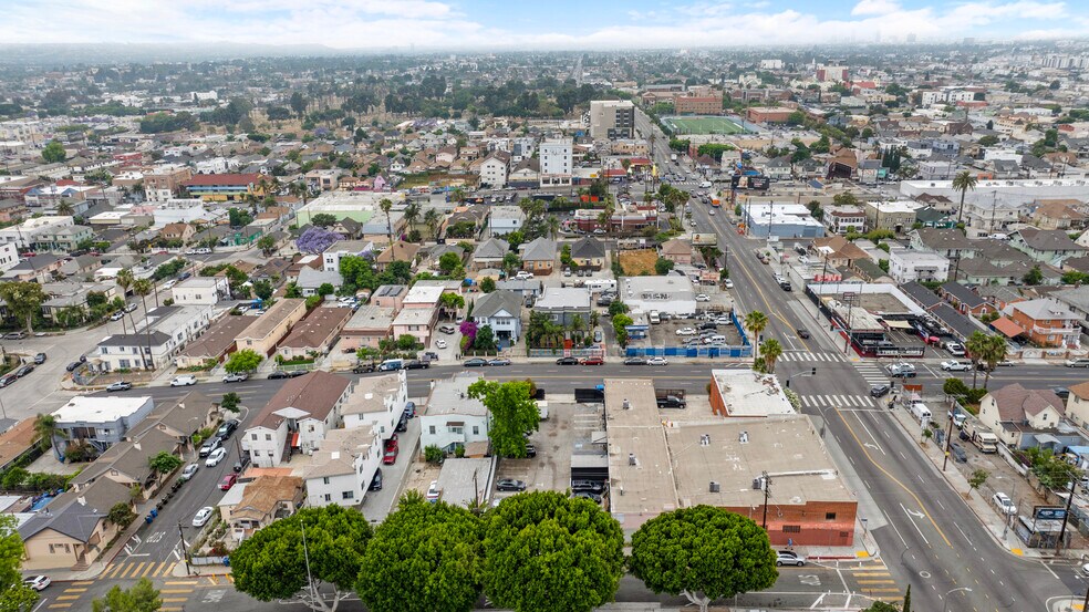 More Photos Of 1604 Venice Blvd, Los Angeles Showroom For Lease