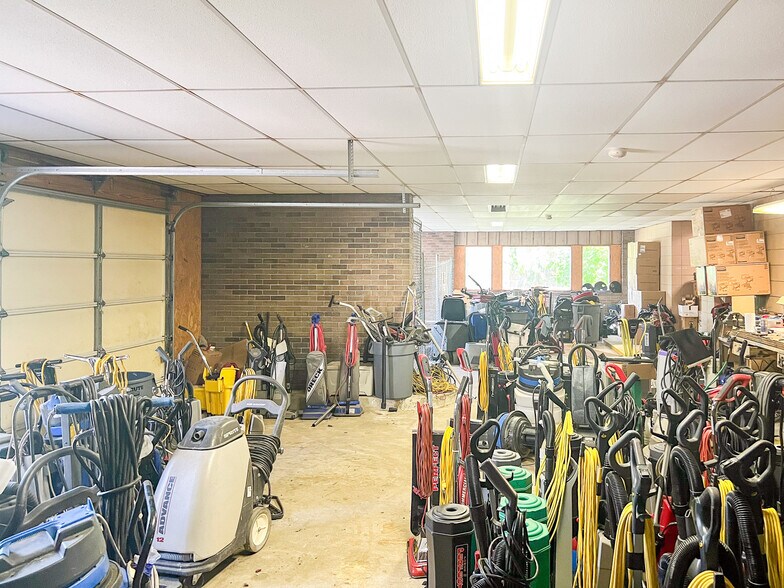 More Photos Of 1924 Fendley Dr, North Little Rock Office For Sale