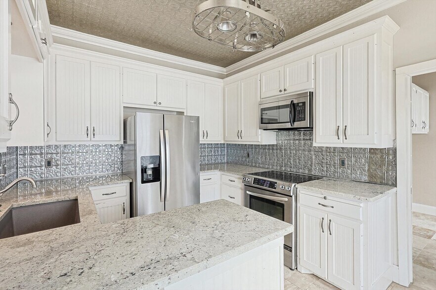 More Photos Of 111 S Pine St, Roanoke General Retail For Sale